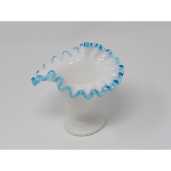Vintage Fenton Aqua Crest Ruffled Edge Vase 4 1/4 H x 4 1/2" W x 3 1/4" D No chi - Picture 1 of 10